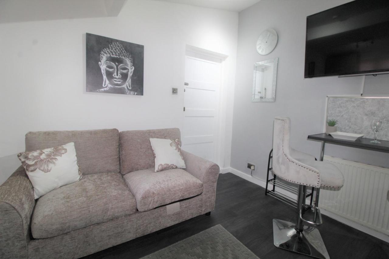 Studio 2 Min Walk To Upton Park Station London Exterior photo